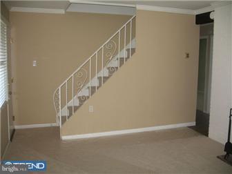 9320 Treaty Road Philadelphia, PA 19114 - Photo 5 of 12 Living Room