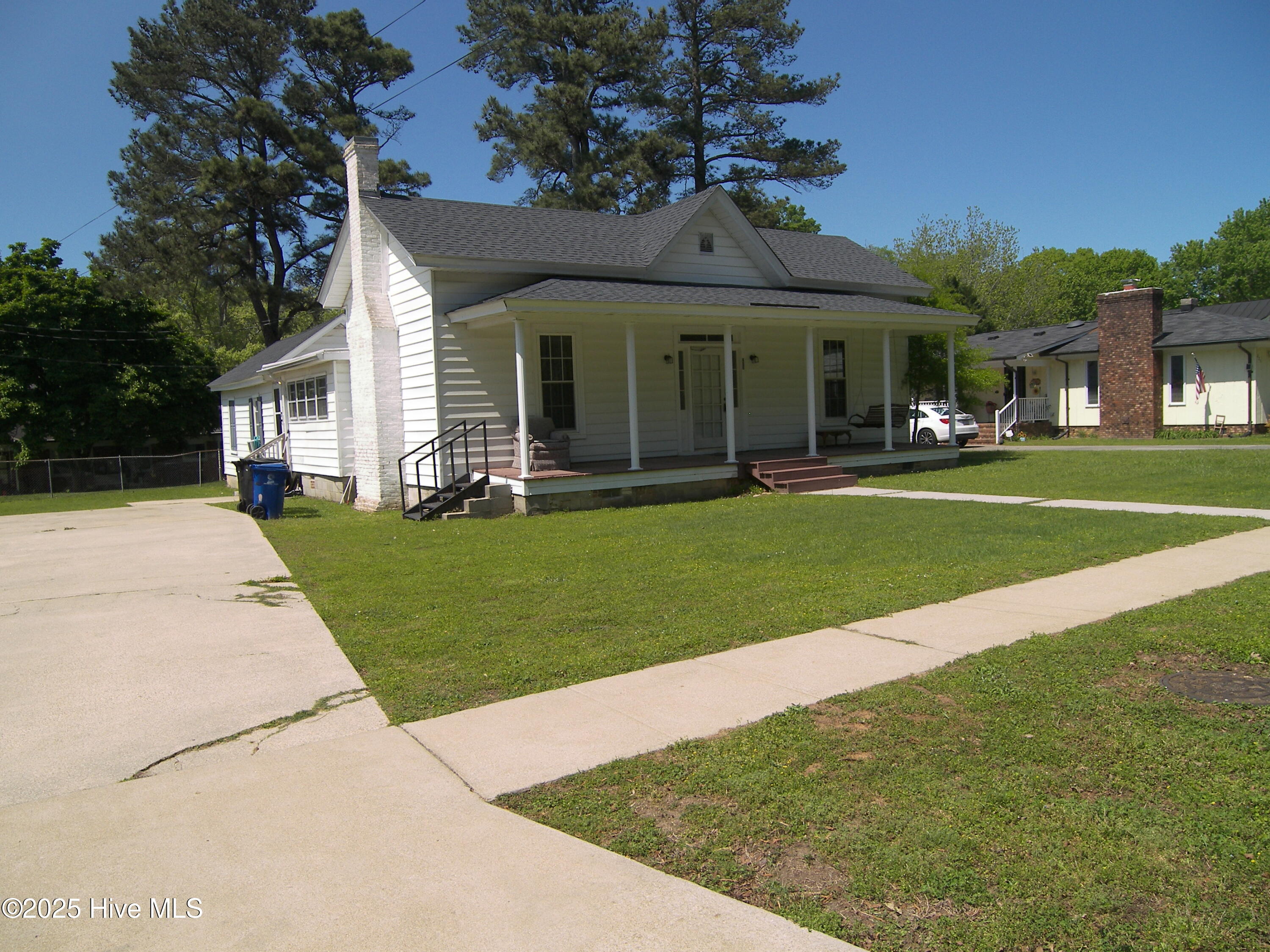 223 East Railroad Street Spring Hope, NC 27882 - Photo 3 of 17 100_8150