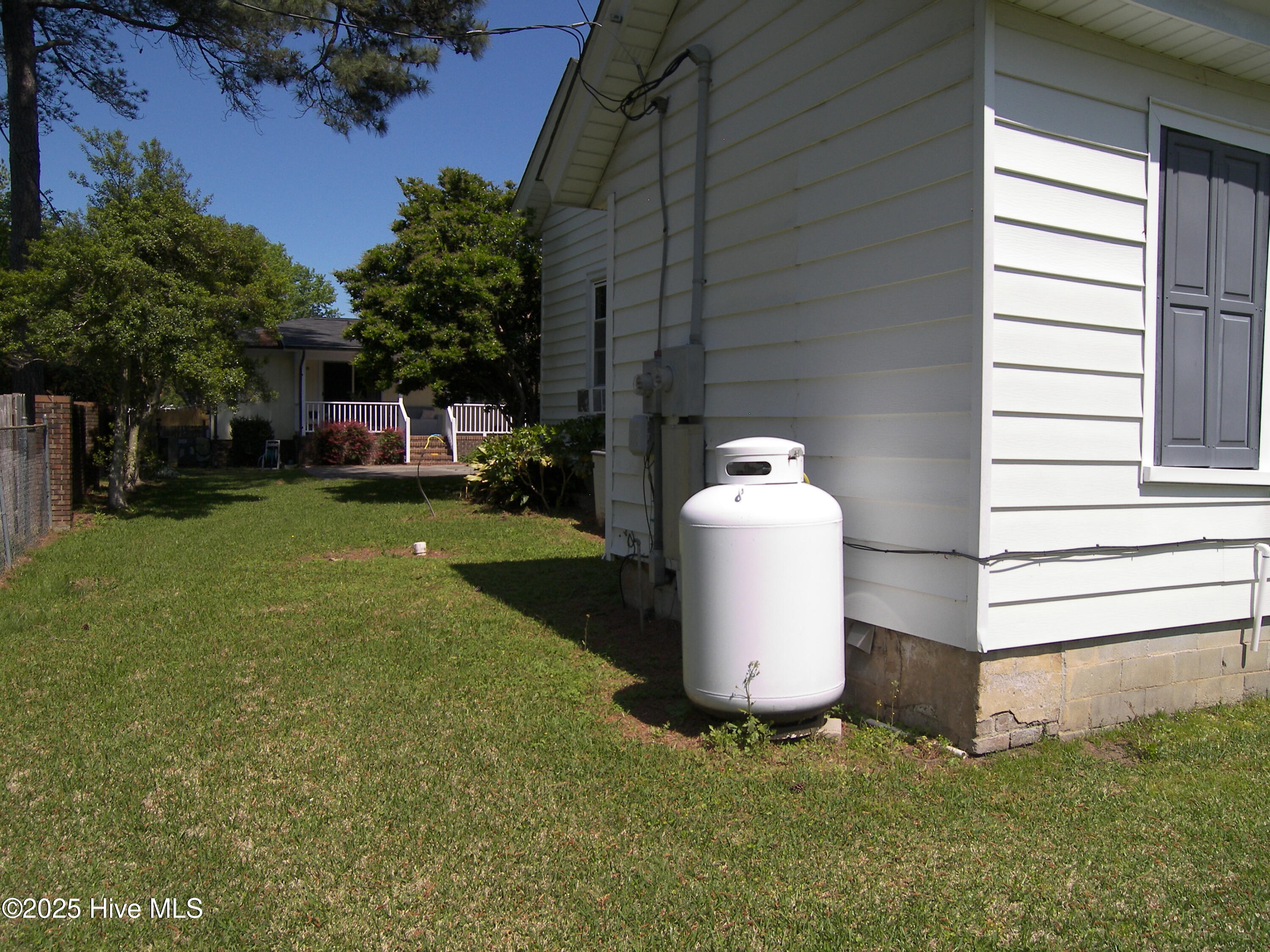 223 East Railroad Street Spring Hope, NC 27882 - Photo 4 of 17 100_8151