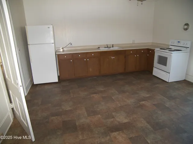 $219,000 | 223 East Railroad Street, Spring Hope, NC 27882