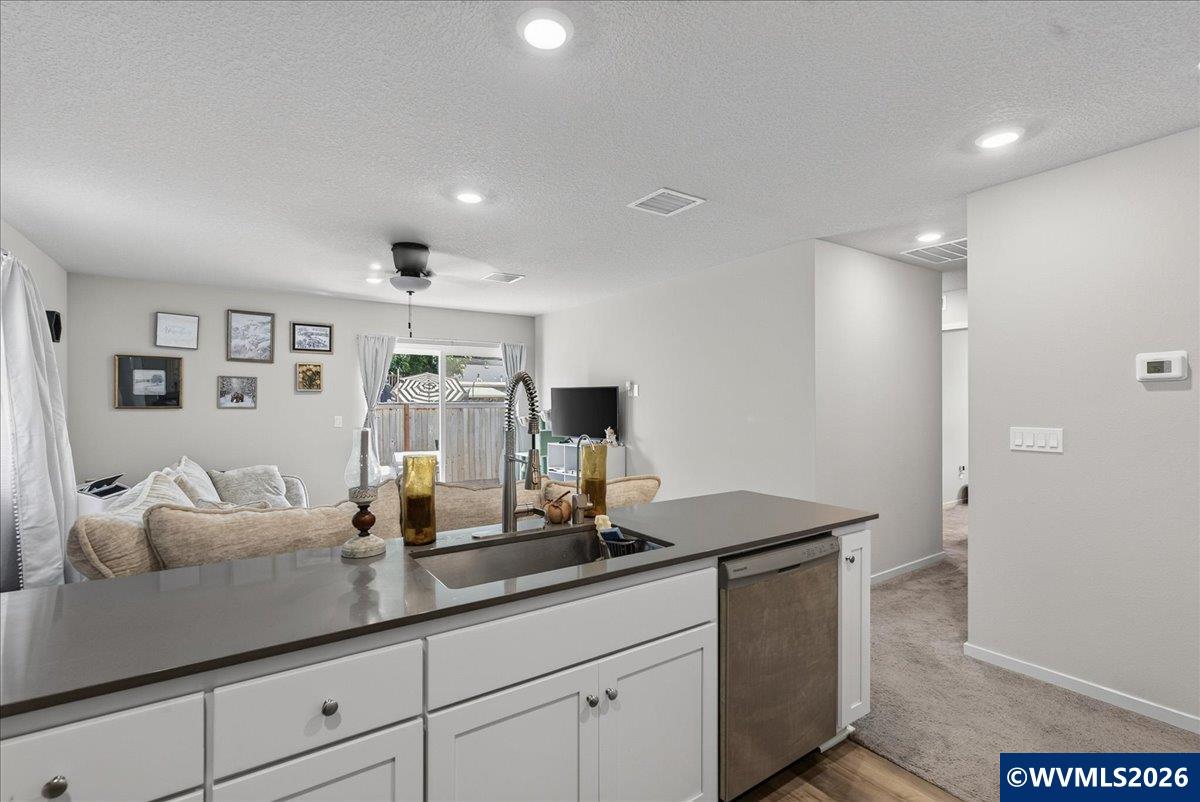 2081 Luna Way Lebanon, OR 97355 - Photo 15 of 33