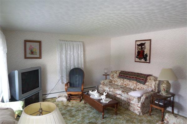 8 Davis Road Auburn, MA 01501 - Photo 4 of 9 Gallery Image 4