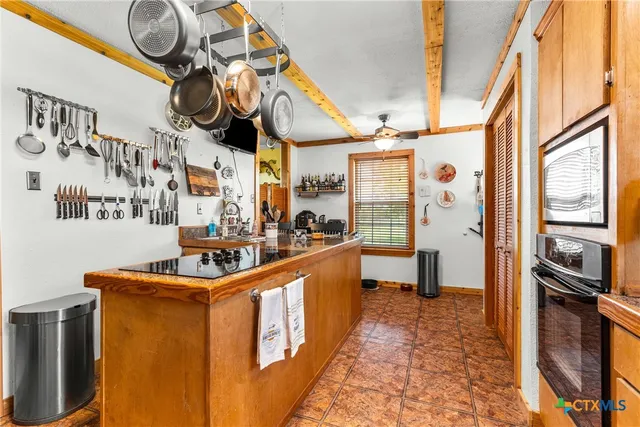 $700,000 | 425 Old Pleasanton Road, Poteet, TX 78065