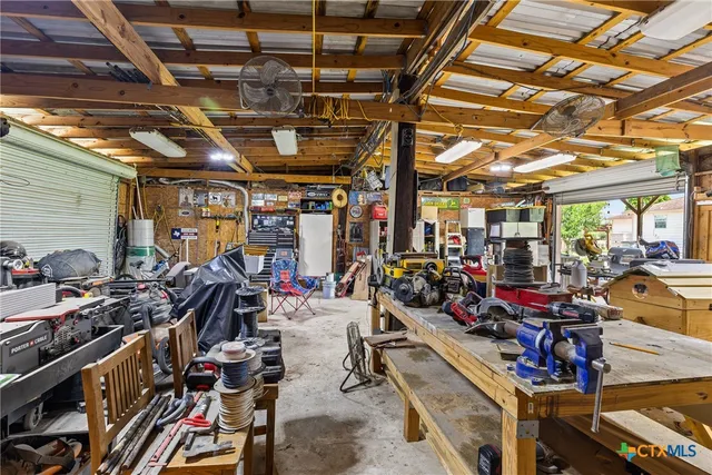 $700,000 | 425 Old Pleasanton Road, Poteet, TX 78065