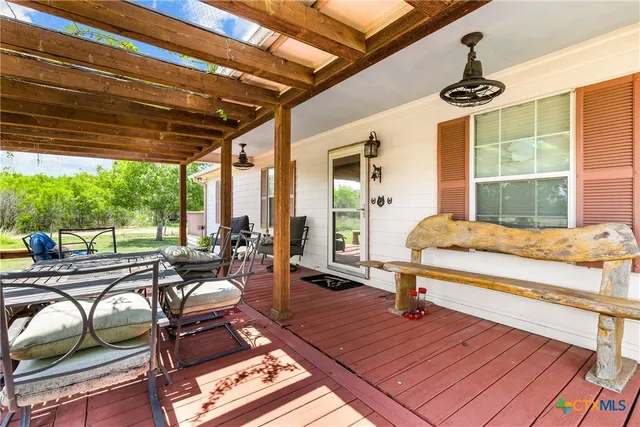 $700,000 | 425 Old Pleasanton Road, Poteet, TX 78065