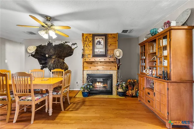 $700,000 | 425 Old Pleasanton Road, Poteet, TX 78065