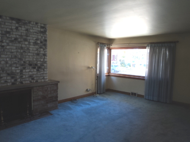 161 Gage Road Riverside, IL 60546 - Photo 12 of 32 a view of an empty room with a window