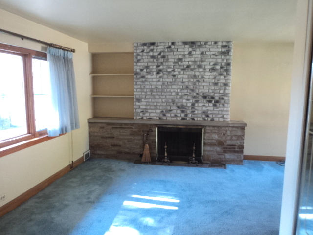 161 Gage Road Riverside, IL 60546 - Photo 9 of 32 a view of an empty room with a window