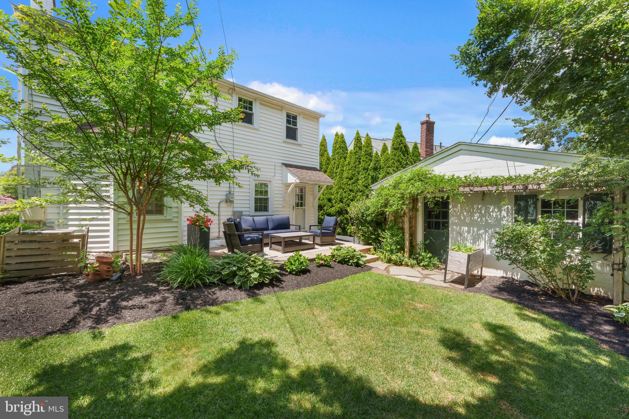 419 Locust Road Wayne, PA 19087 - Photo 4 of 24