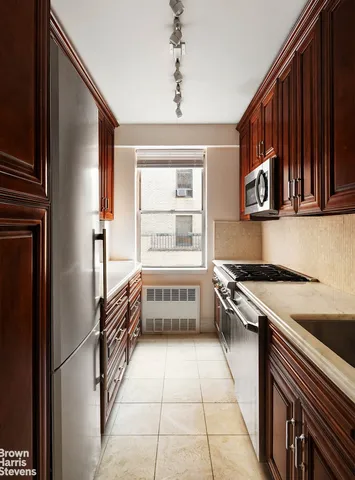 $745,000 | 12 Beekman Place, Unit 10D | Midtown East