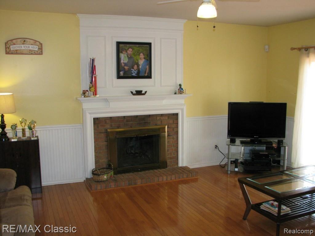 24735 Jamestowne Road Novi, MI 48375 - Photo 10 of 26 12 IMG_0045.jpg