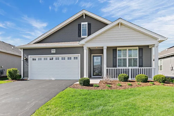 $399,000 | 979 Crestview Lane, Pingree Grove, IL 60140