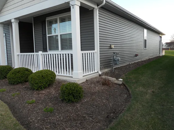 $415,000 | 979 Crestview Lane, Pingree Grove, IL 60140