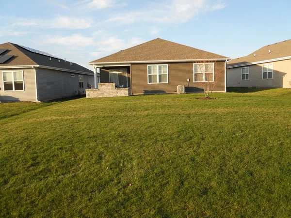 $415,000 | 979 Crestview Lane, Pingree Grove, IL 60140