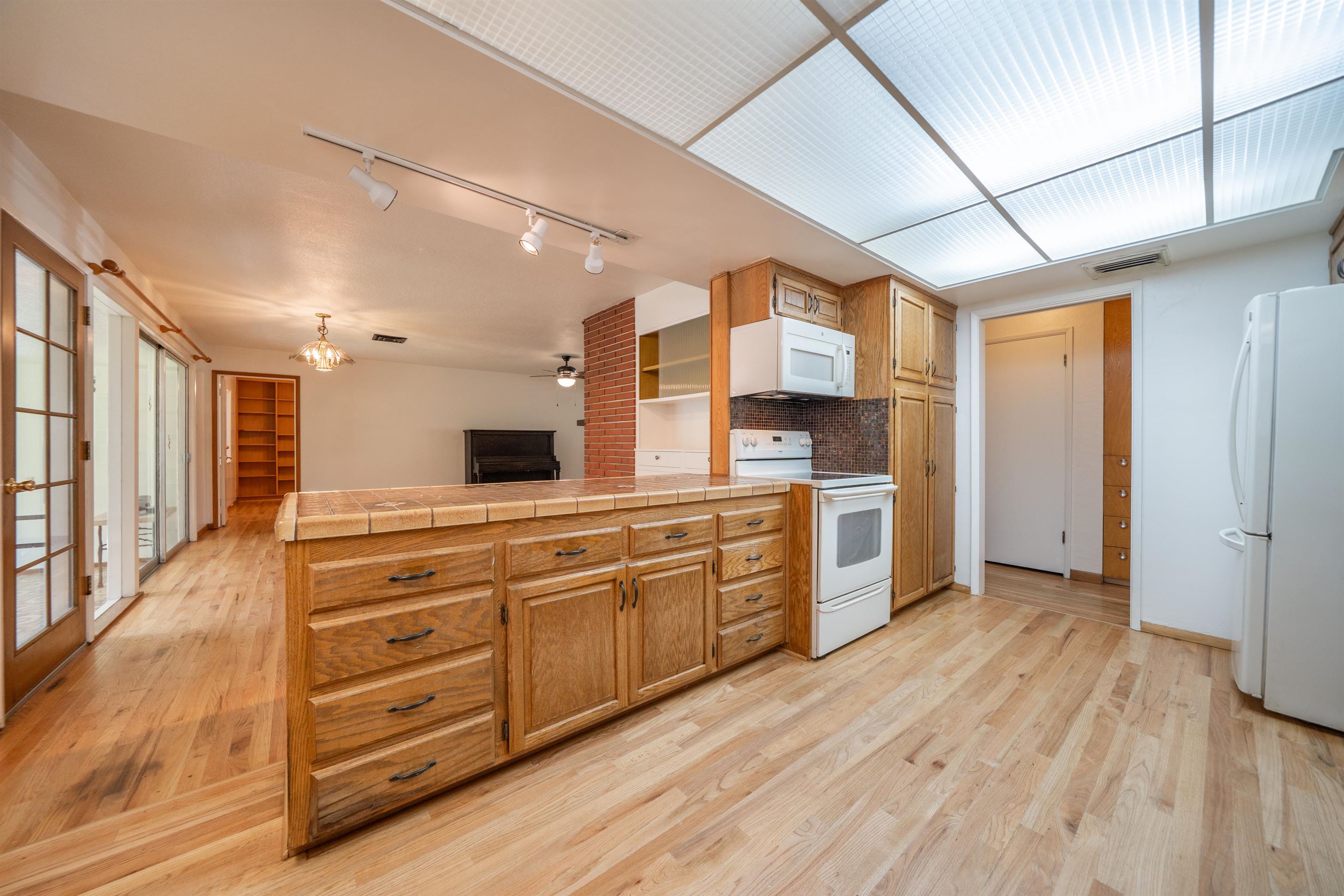 3081 Henderson Road Redding, CA 96002 - Photo 11 of 38
