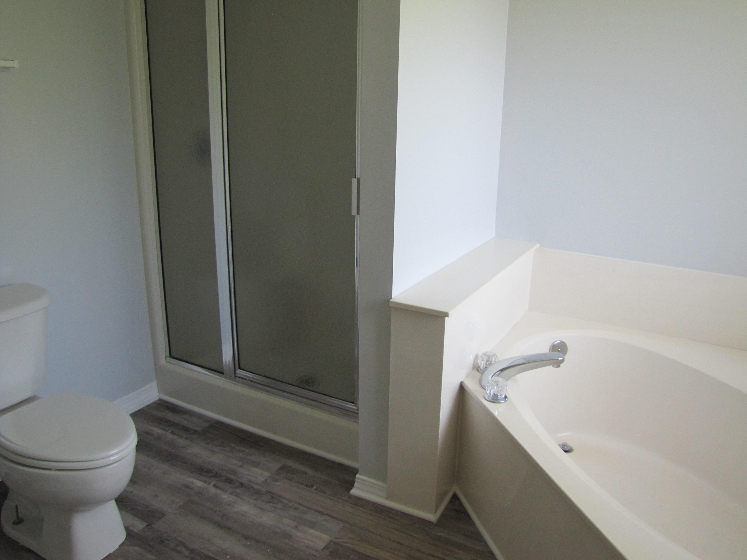 13 Initial Lane Santa Rosa Beach, FL 32459 - Photo 20 of 24 a bathroom with a bathtub and toilet