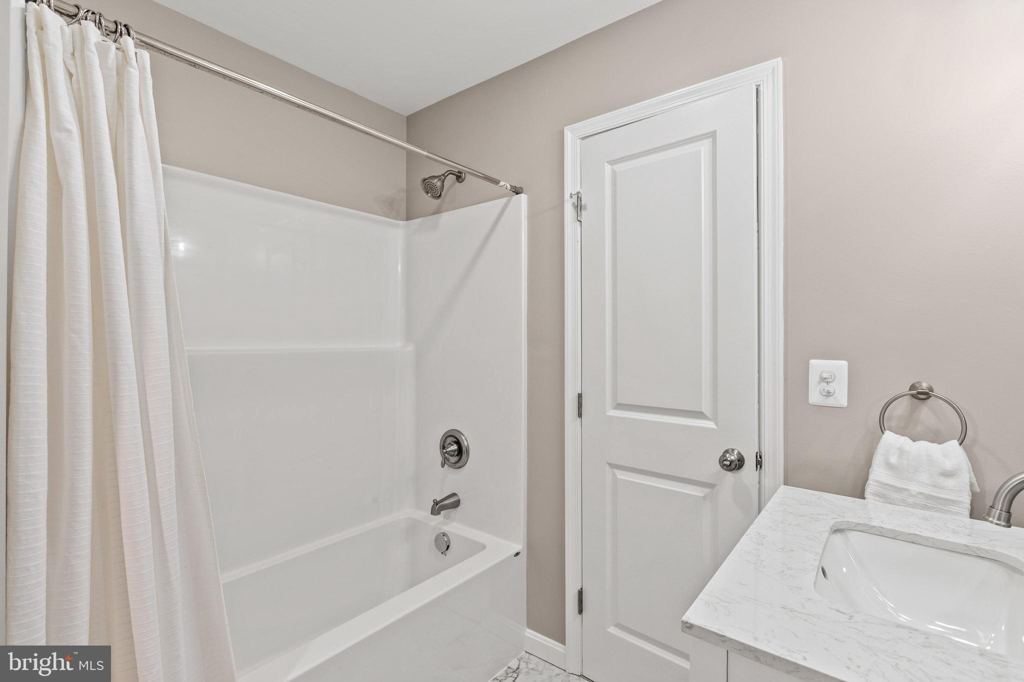 22802 Lawrence Avenue Leonardtown, MD 20650 - Photo 17 of 28 a bathroom with a tub and a sink