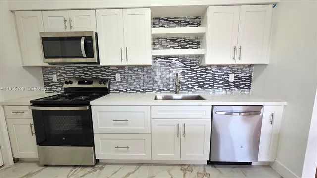 $3,800 | 2440 Southwest 64th Avenue, Miami, FL 33155