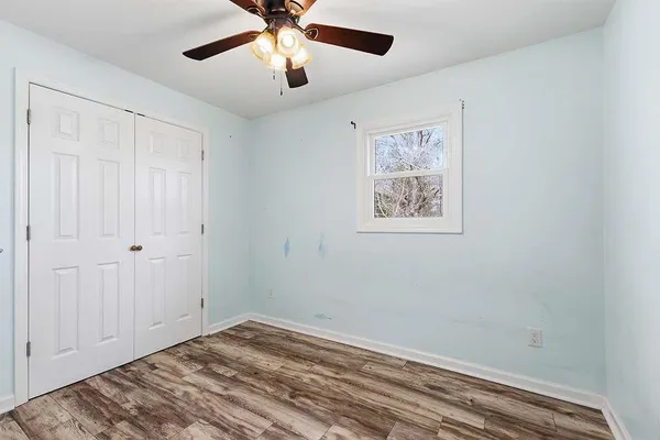 a view of room with a ceiling fan