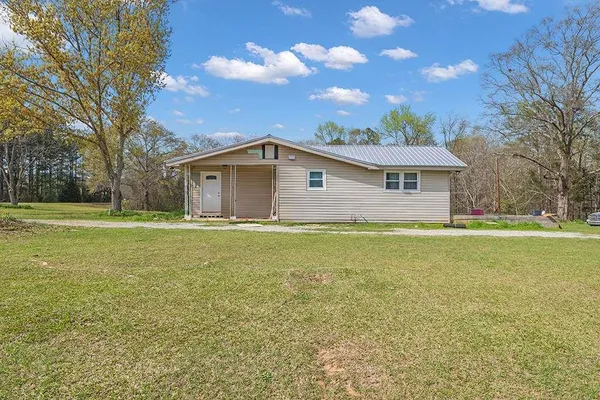 a view of a house with a backyard