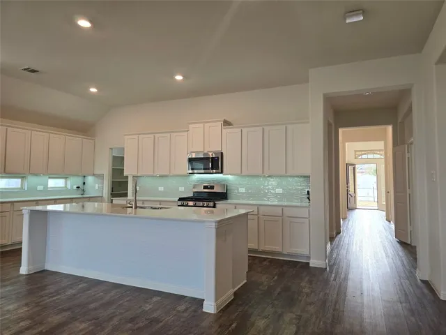 $2,350 | 208 Baralo Street, Leander, TX 78641