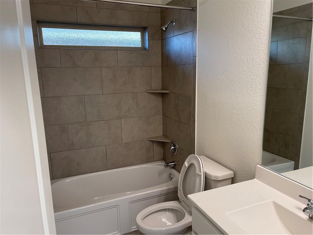 208 Baralo Street Leander, TX 78641 - Photo 18 of 23 a bathroom with a toilet and a bath tub