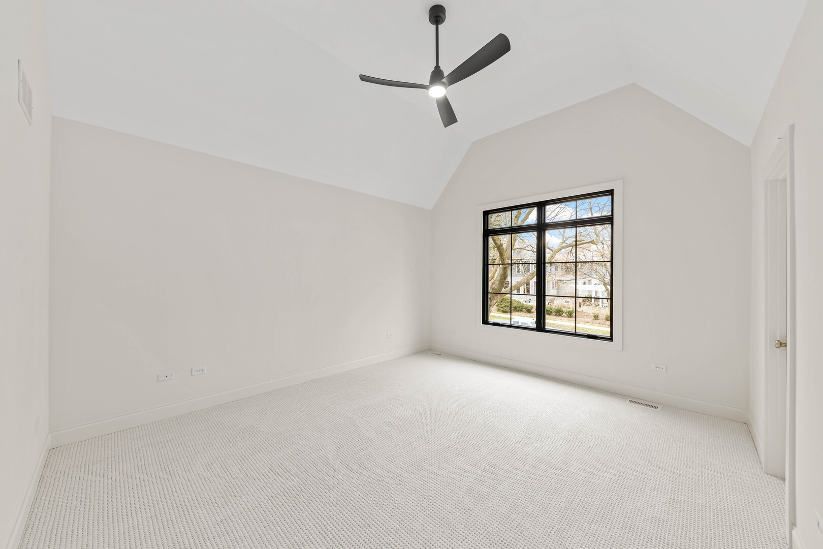 660 Eagle Street Naperville, IL 60563 - Photo 38 of 45 a view of an empty room with a window