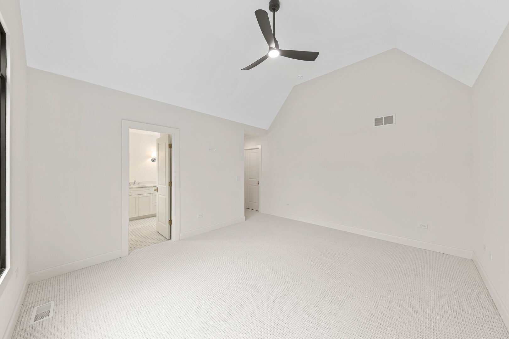 660 Eagle Street Naperville, IL 60563 - Photo 39 of 45 a view of empty room