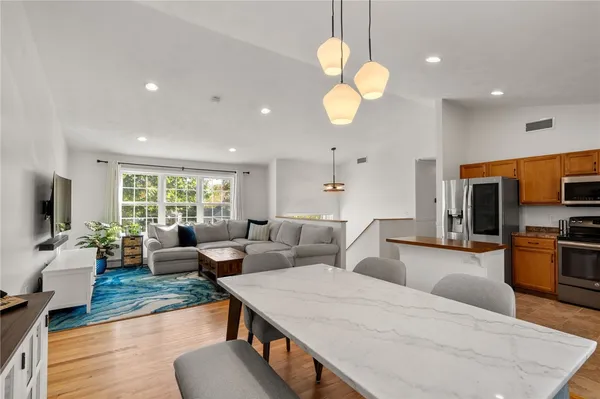 $540,000 | 5 Meadow Court, Smithfield, RI 02917