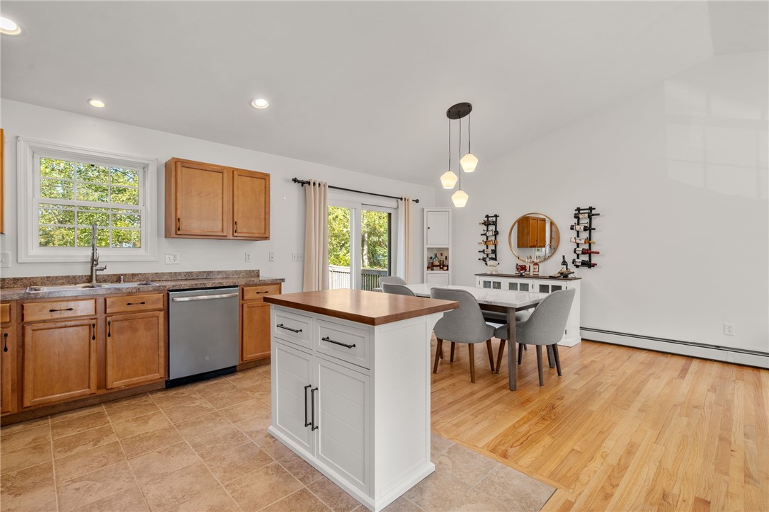 5 Meadow Court Smithfield, RI 02917 - Photo 4 of 22