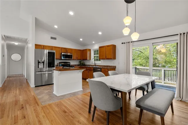 $569,000 | 5 Meadow Court, Smithfield, RI 02917