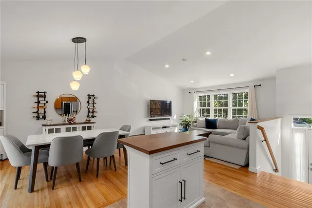 $569,000 | 5 Meadow Court, Smithfield, RI 02917