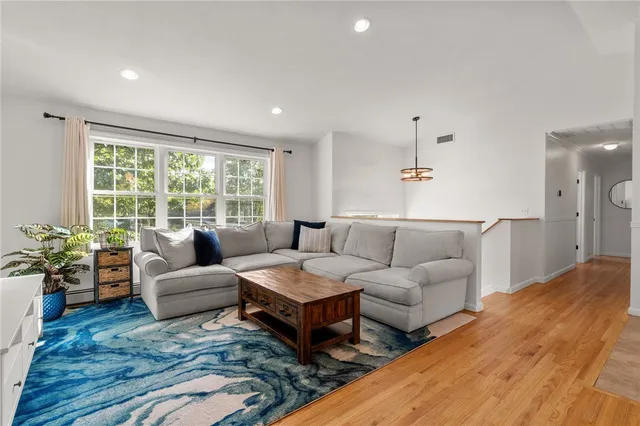 $569,000 | 5 Meadow Court, Smithfield, RI 02917