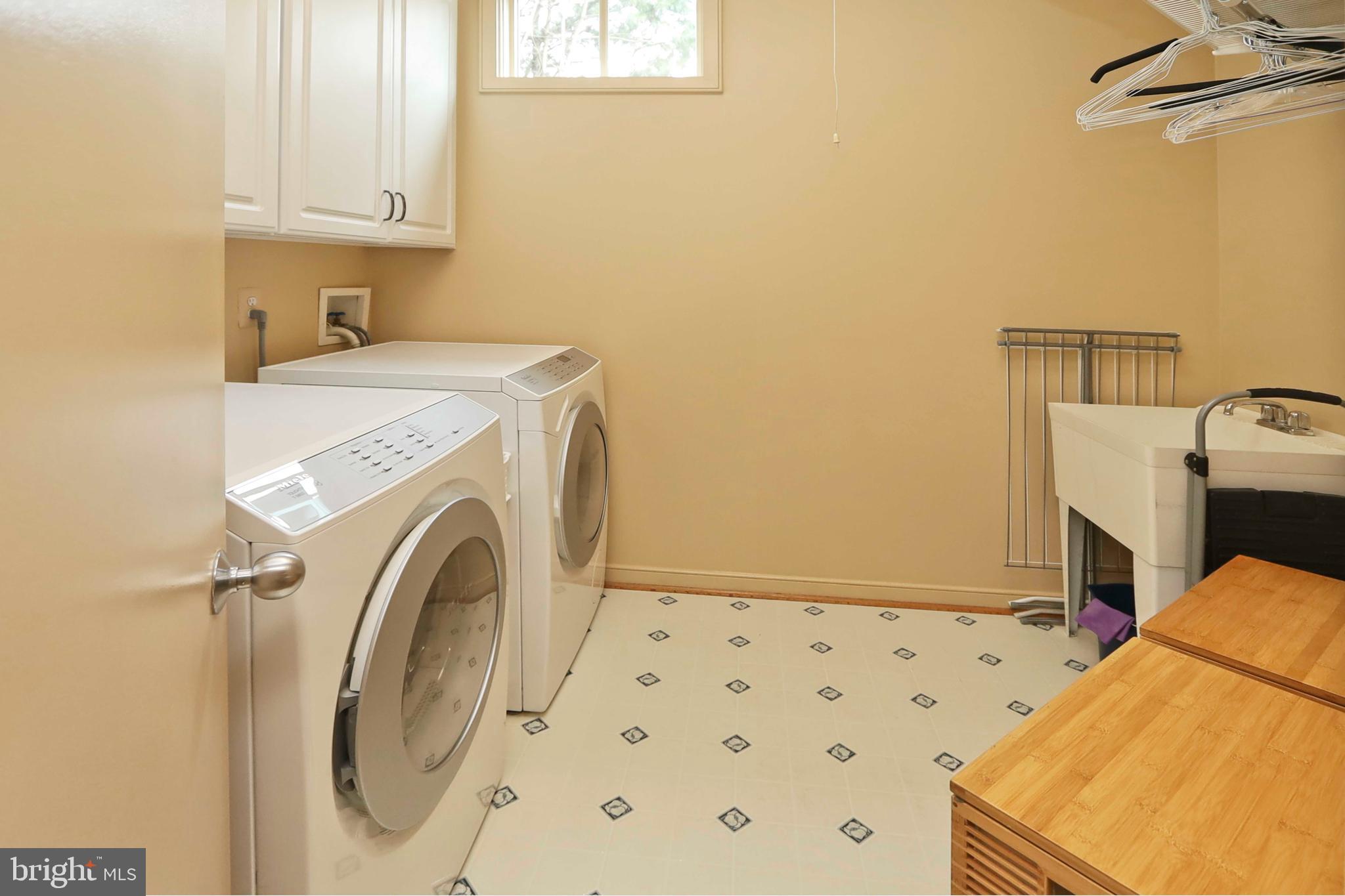 1453 Waterfront Road Reston, VA 20194 - Photo 36 of 56 Upper Level Laundry with utility tub