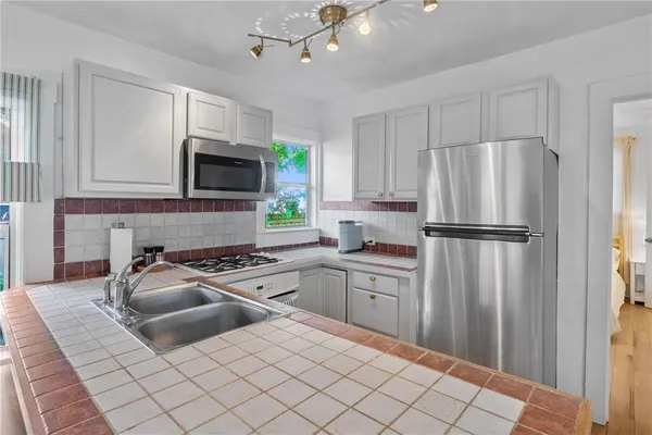 $2,200 | 918 16th Street West, Bradenton, FL 34205