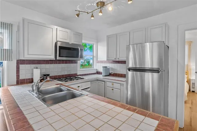 $2,500 | 918 16th Street West, Bradenton, FL 34205