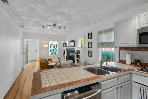 $2,200 | 918 16th Street West, Bradenton, FL 34205