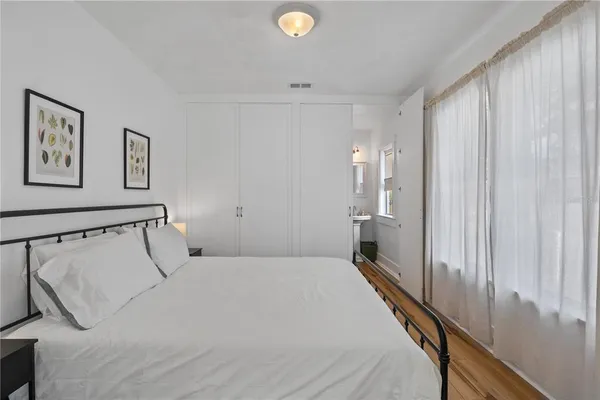 $2,200 | 918 16th Street West, Bradenton, FL 34205