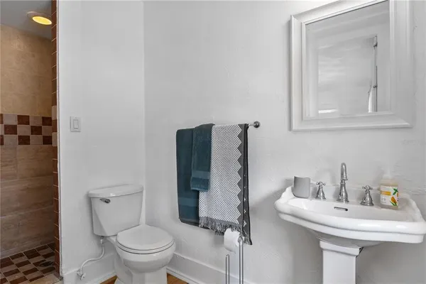 $2,200 | 918 16th Street West, Bradenton, FL 34205