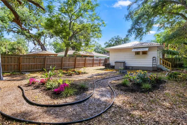 $2,200 | 918 16th Street West, Bradenton, FL 34205