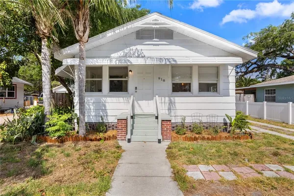 $2,200 | 918 16th Street West, Bradenton, FL 34205