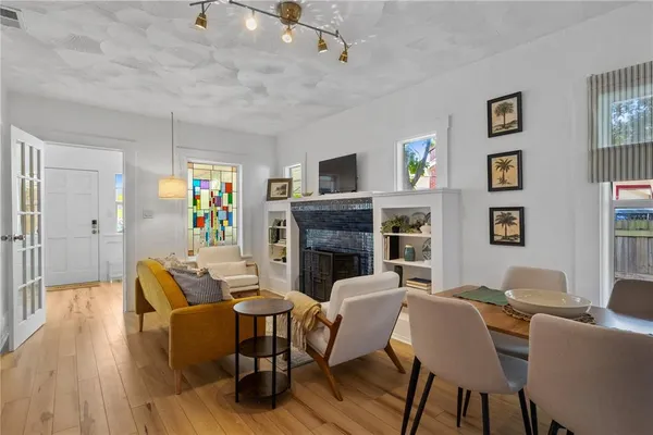 $2,200 | 918 16th Street West, Bradenton, FL 34205