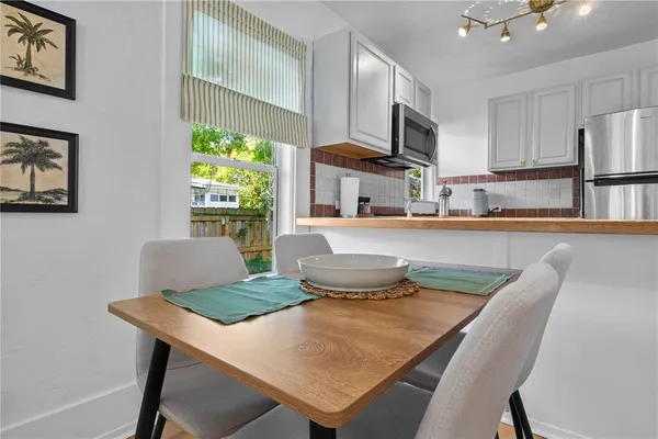 $2,200 | 918 16th Street West, Bradenton, FL 34205