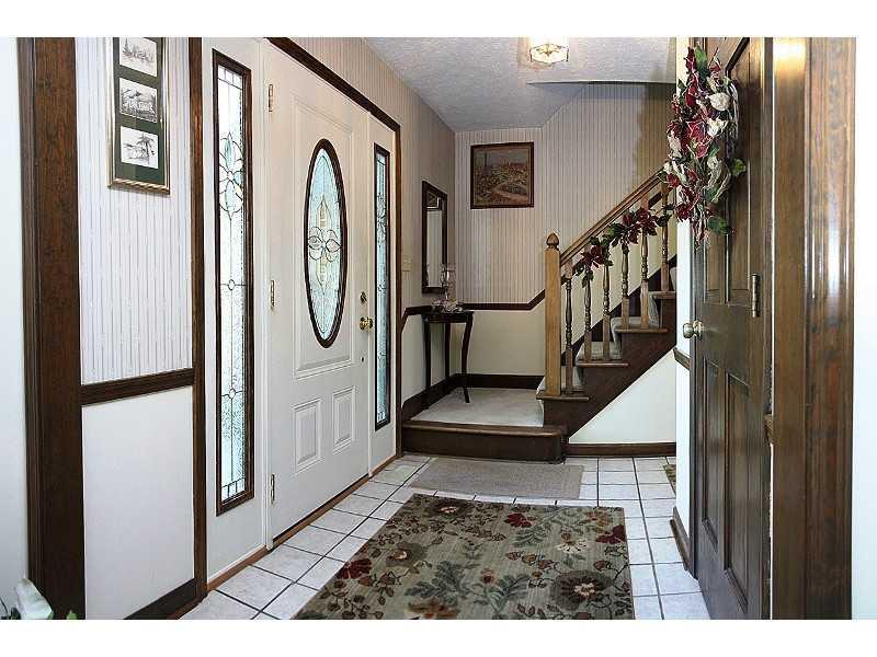 8061 Castle Lake Road Indianapolis, IN 46256 - Photo 2 of 24 Gallery Image 2