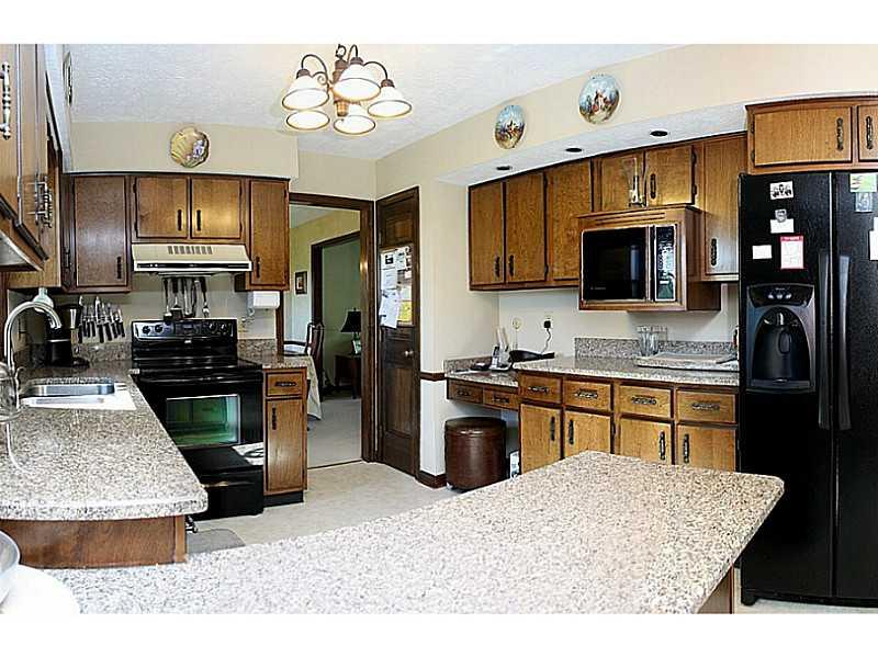 8061 Castle Lake Road Indianapolis, IN 46256 - Photo 6 of 24 Gallery Image 6
