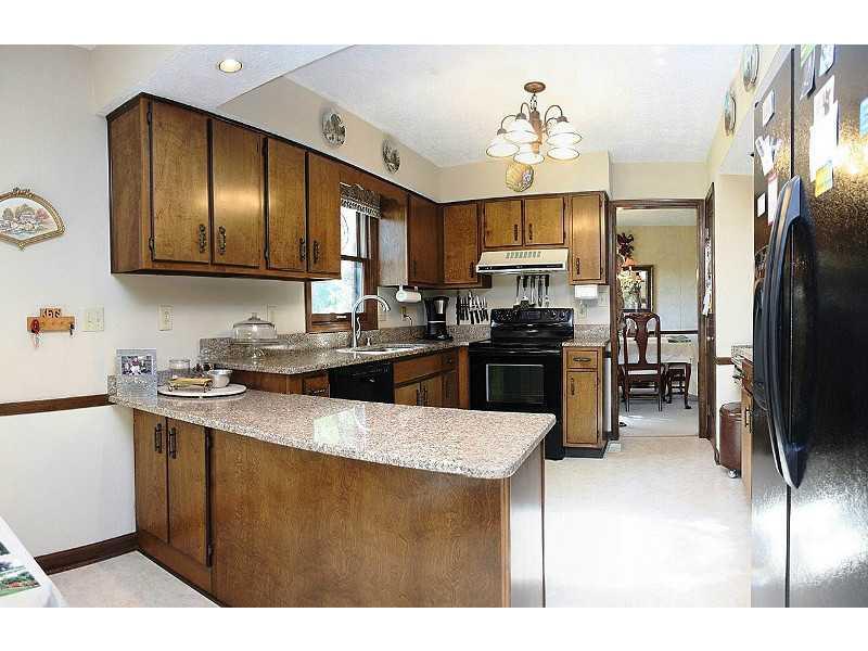 8061 Castle Lake Road Indianapolis, IN 46256 - Photo 7 of 24 Gallery Image 7
