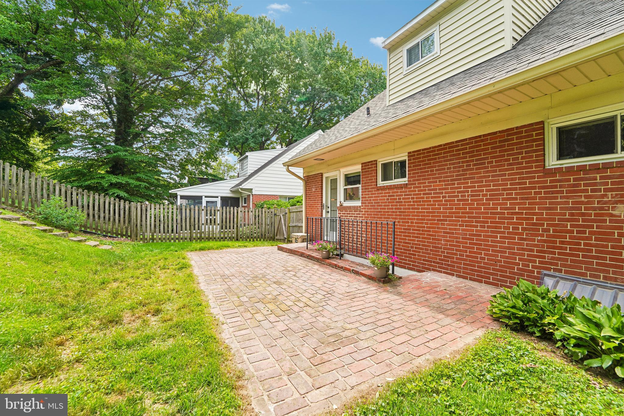 6640 Loch Hill Road Baltimore, MD 21239 - Photo 28 of 35 a backyard of a house with garden and plants