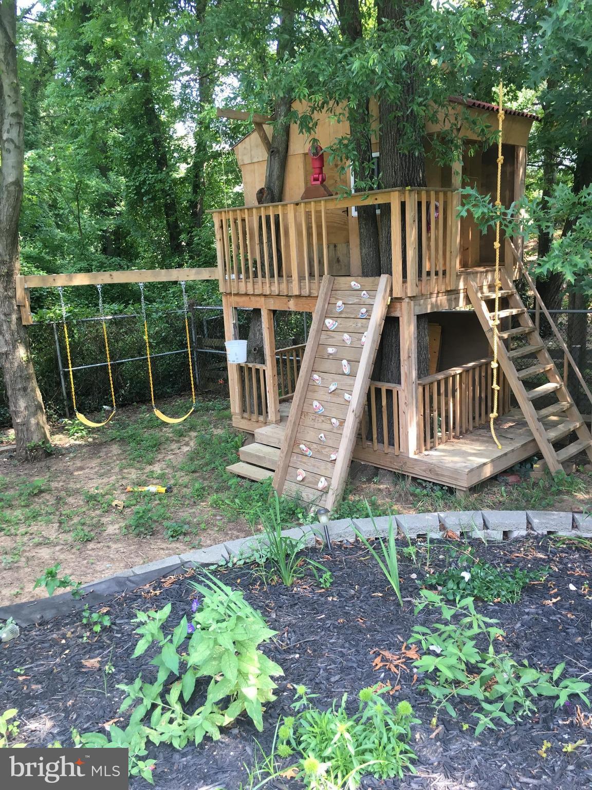 12413 Eastgate Lane Laurel, MD 20708 - Photo 29 of 30 Surprise!!!! A TREE HOUSE!!!!!