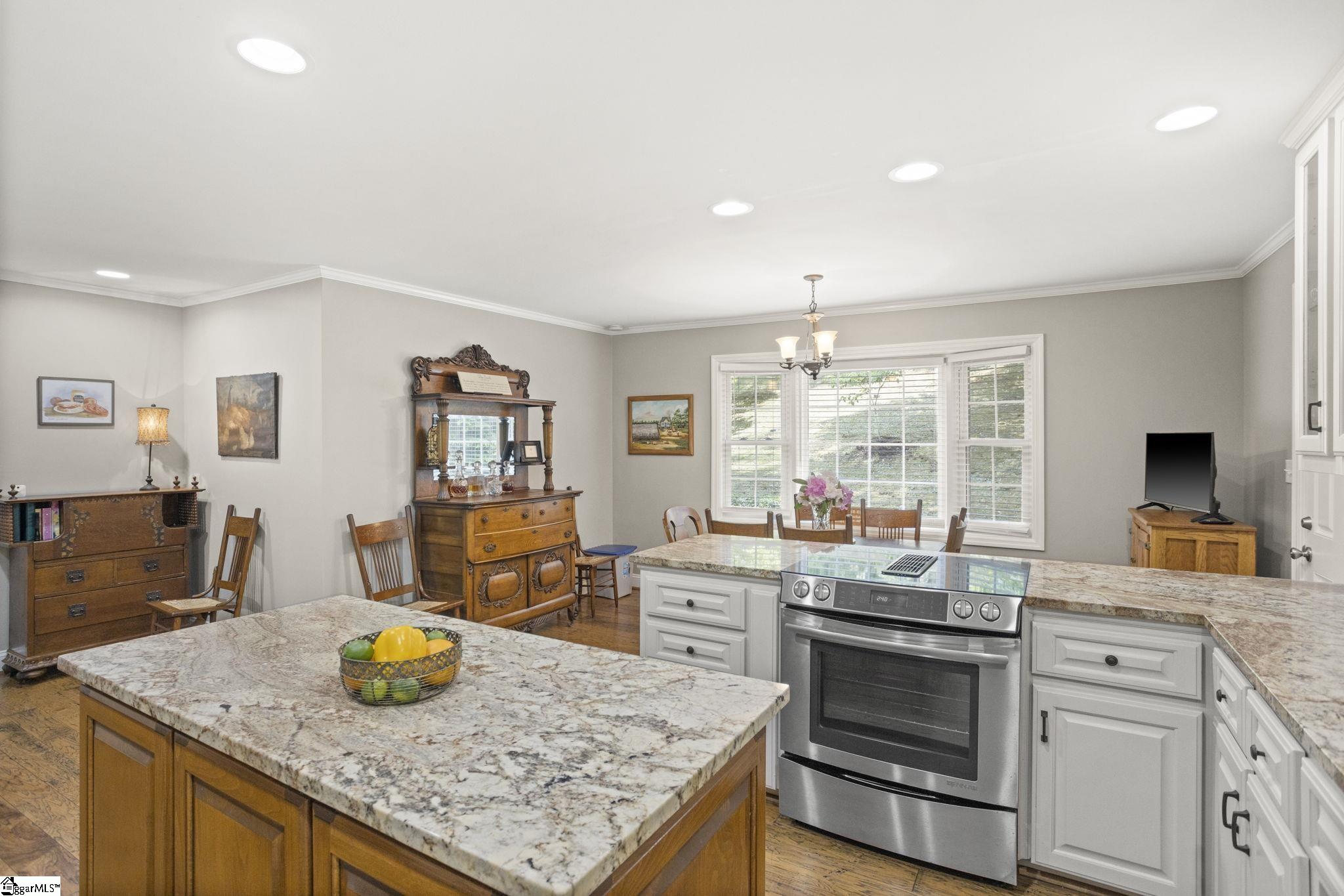 651 Altamont Road Greenville, SC 29609 - Photo 13 of 45