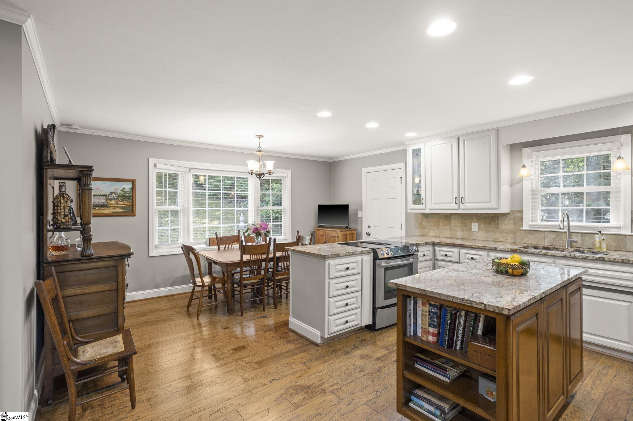 651 Altamont Road Greenville, SC 29609 - Photo 9 of 45